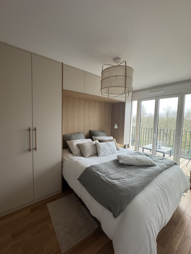 tête de lit en bois — Mimesis, Châtenay-Malabry – Atelier Ô17